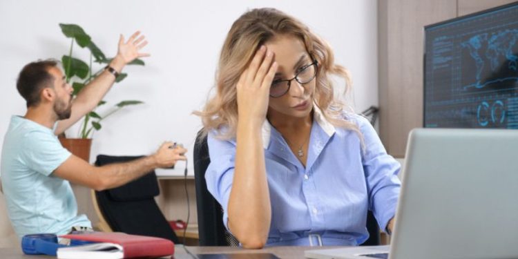 51% от служителите в Обединеното кралство се чувстват принудени да крият проблемите с психичното си здраве 1 51% от служителите в Обединеното кралство се чувстват принудени да крият проблемите с психичното си здраве