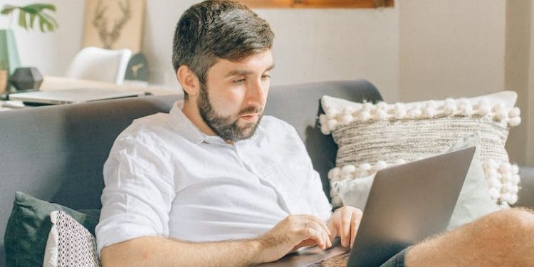 Дистанционната работа повишава производителността, сочи проучване 1 Дистанционната работа повишава щастието