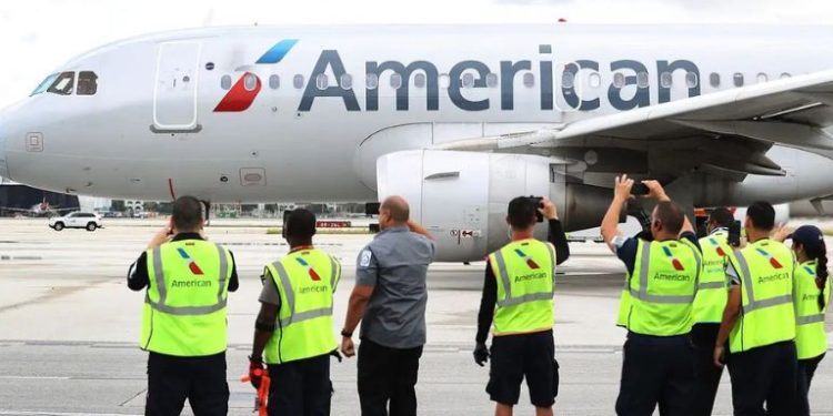 600 работни места ще бъдат съкратени и в American Airlines 1 600 работни места ще бъдат съкратени и в American Airlines