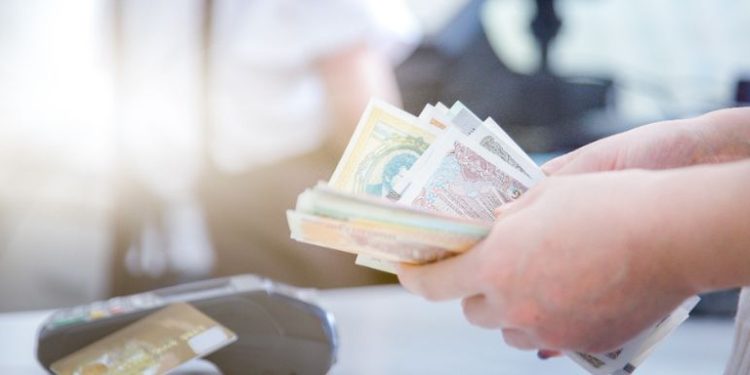 Правителството на Тайланд планира да увеличи минималната дневна заплата 1 Правителството на Тайланд планира да увеличи минималната дневна заплата