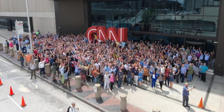CNN ще съкрати около 100 работни места и ще укрепи цифровия си бизнес 1 CNN ще съкрати около 100 работни места и ще укрепи цифровия си бизнес